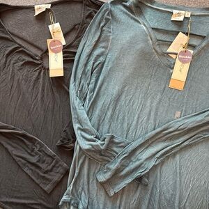 (2) Buckle WHITE CROW Long Sleeve Top Black Cut Out Front MEDIUM NWT Set Lot